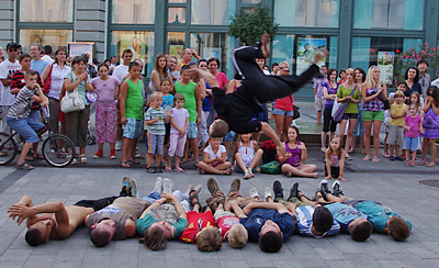 http://kulturszalon.hu/sites/default/files/field/image/aszfaltakrobatak1.jpg